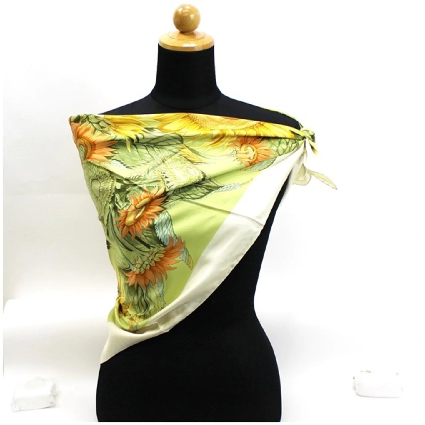 Pre-owned salvatore ferragamo silk scarf sunflower women's large size (like new)